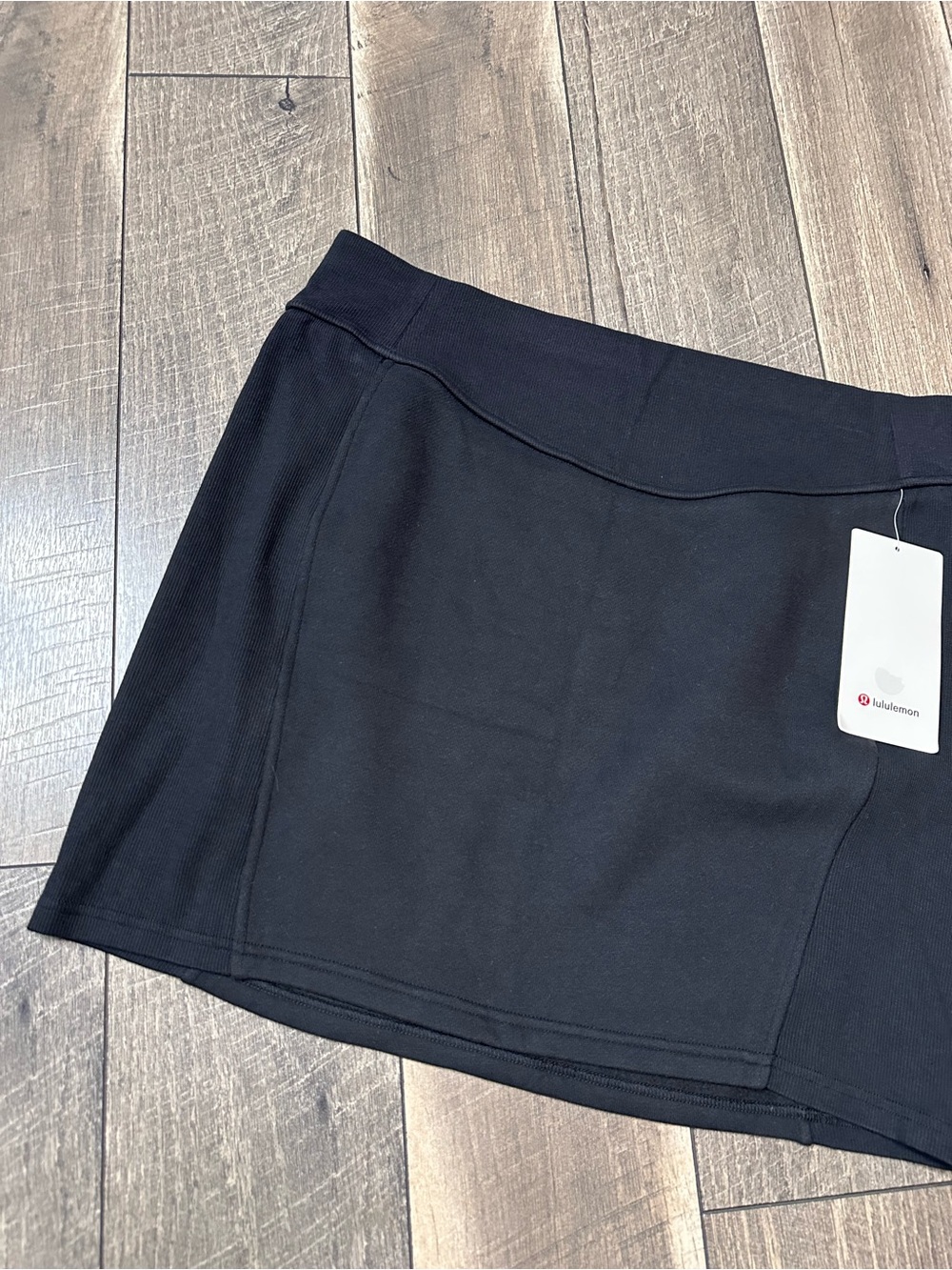 Lululemon Scuba High-Rise Mini Skirt
Black - Picture 2 of 8